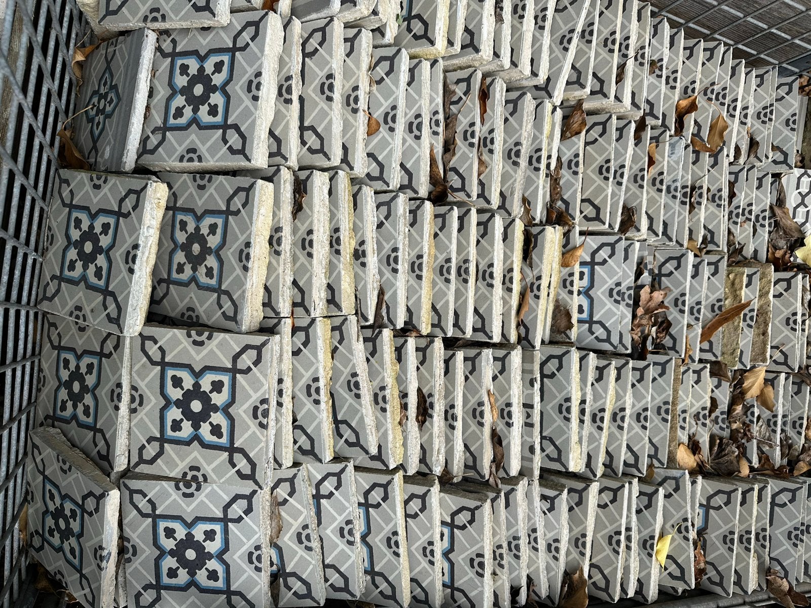 Tegels 22 Pallet Oude  Tegels Mix Partij - Bezorging Mogeli, Gebruikt, Keramiek, Ophalen of Verzenden, 10 m² of meer