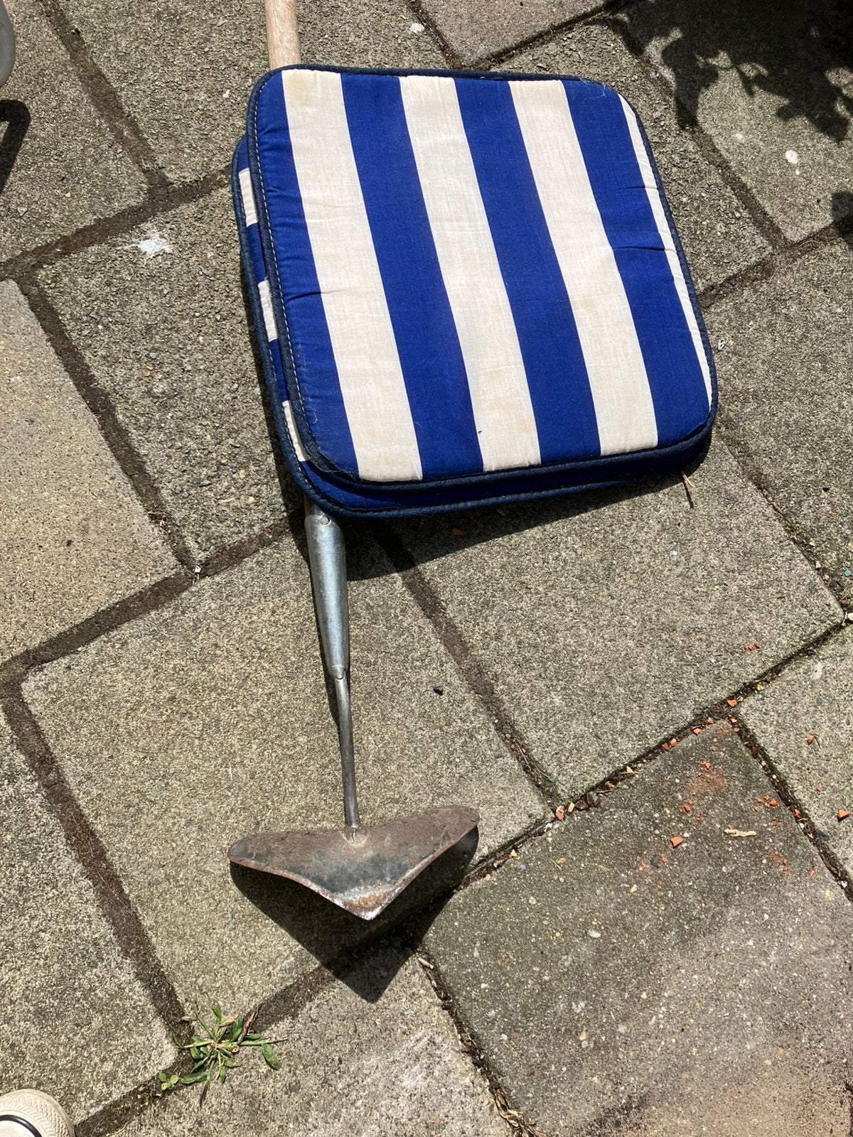 Schoffel en tuinkussens, Ophalen, Zo goed als nieuw, Schoffel
