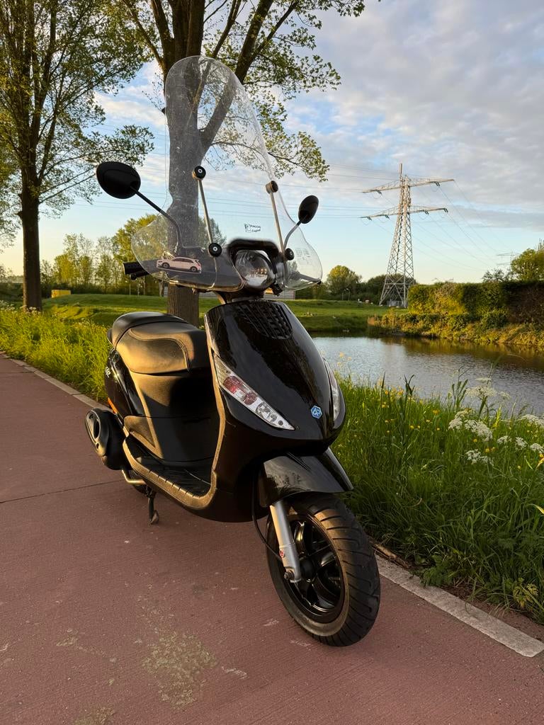 Piaggio Zip 4-takt Bromfiets - Zwart, Goed Onderhouden, Ophalen, Gebruikt, Benzine, Zip