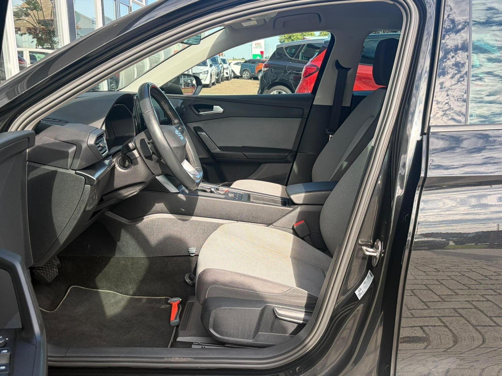 Seat Leon ST 1.0 EcoTSI Style Business Intense|Automaat|Inkl, Dealer onderhouden, Stof, Gebruikt, Met garantie (alle)