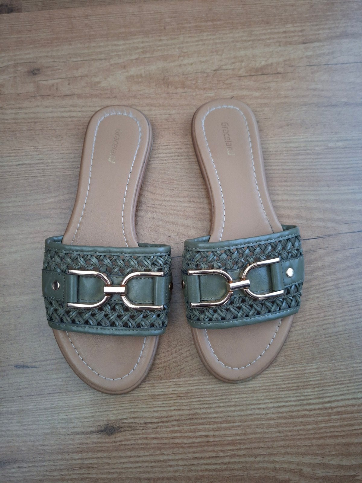 Leuke zgan slippers van Van Haren maat 39, Kleding | Dames, Slippers, Ophalen of Verzenden, Zo goed als nieuw, Groen