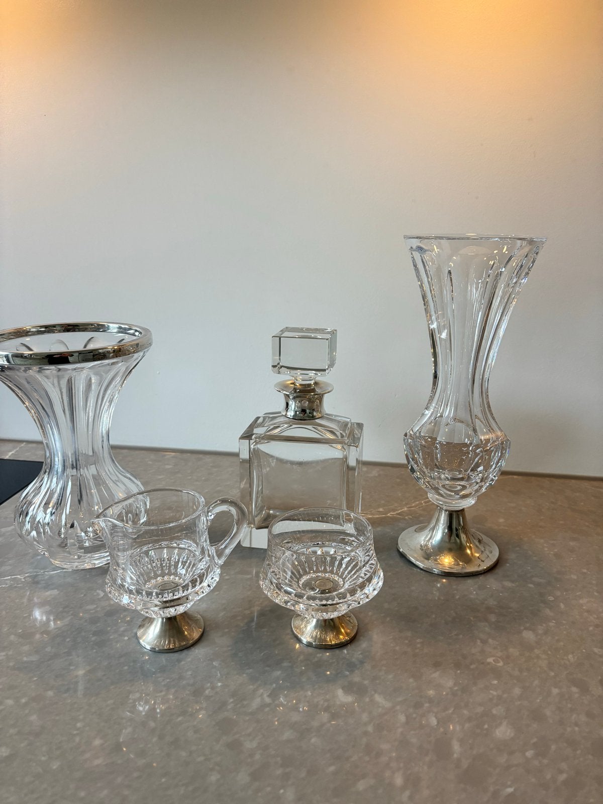 Set van 5 kristallen vazen en karaf met zilveren accenten, Antiek en Kunst, Ophalen of Verzenden