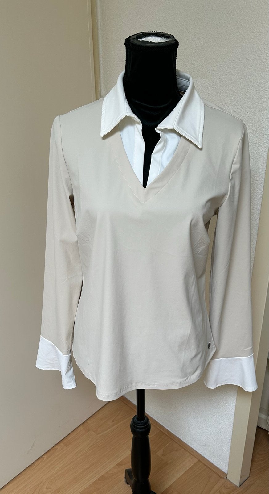 Triple Nine Blouse met lange mouw  maat s maar valt als m, Beige, Nieuw, Ophalen of Verzenden, Lange mouw