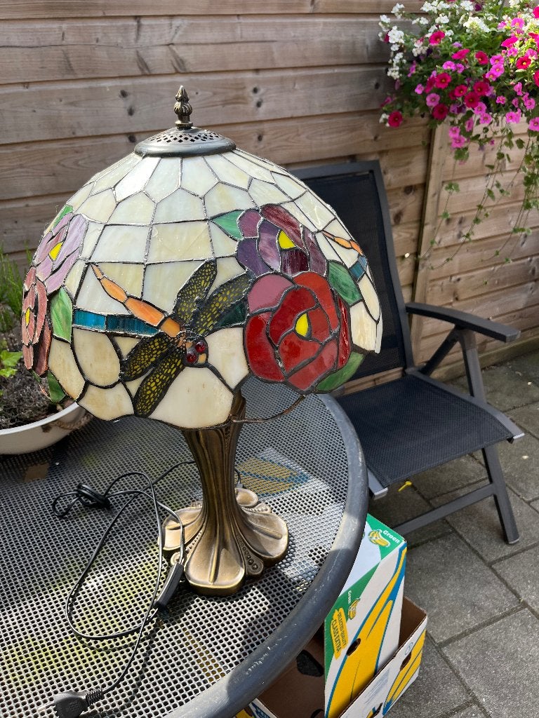 Tiffany lamp met bronzen poot. Helaas is de kap beschadigd., Ophalen, Gebruikt, 50 tot 75 cm