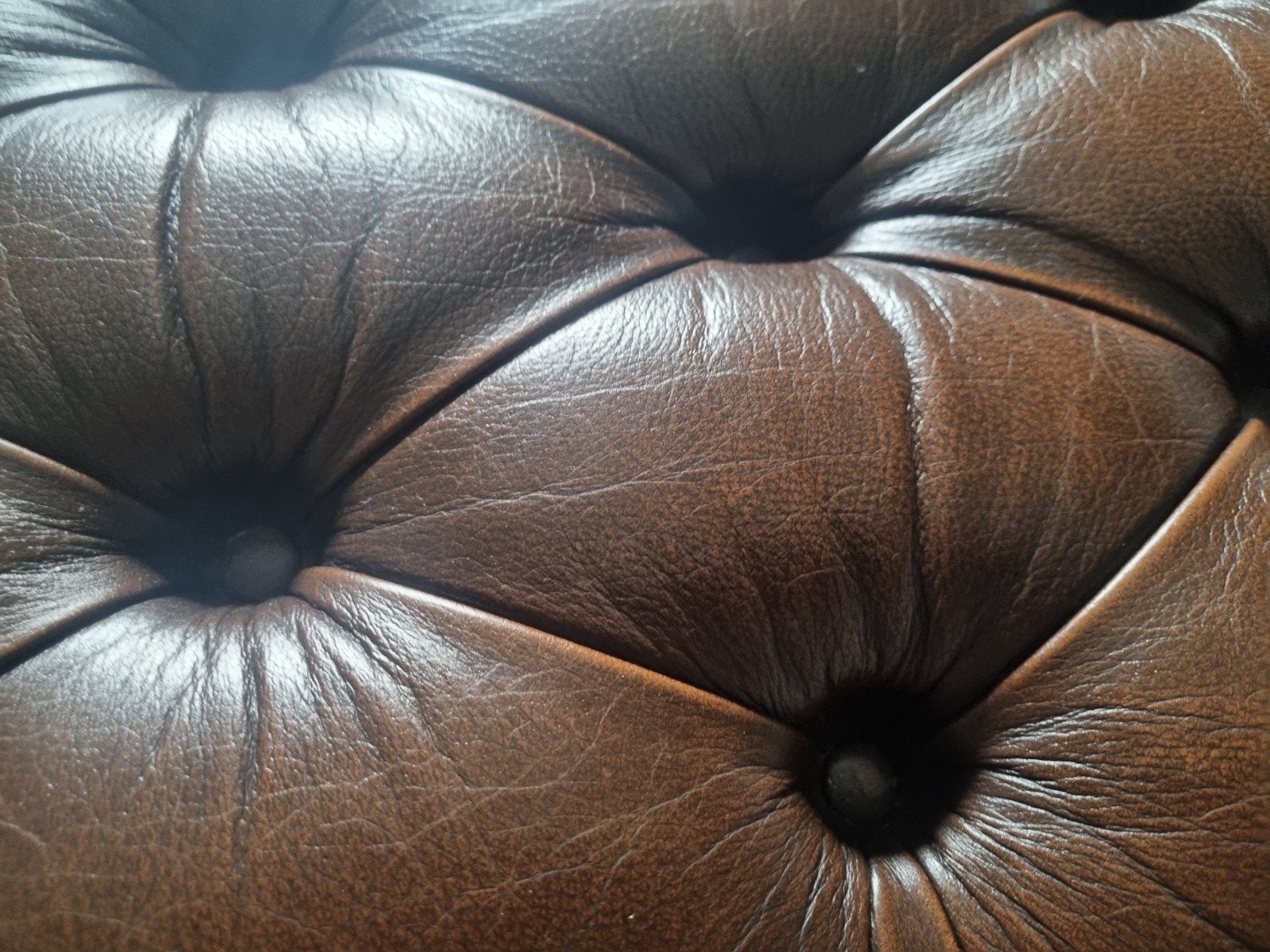 Chesterfield leren voetenbank, Huis en Inrichting, Banken | Voetenbanken en Poefen, Ophalen, Gebruikt, 50 tot 75 cm, Hout