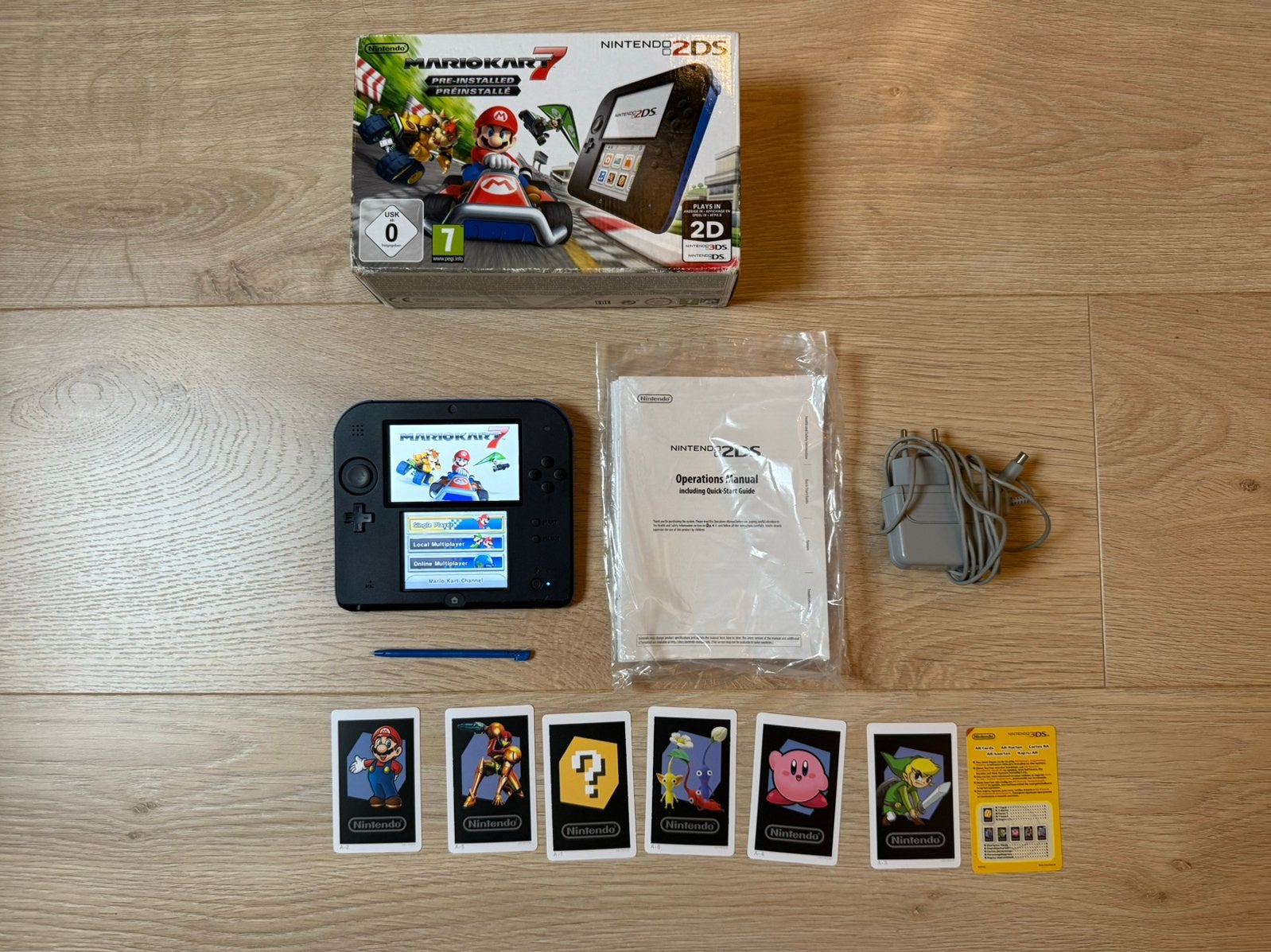 Nintendo 2ds compleet in doos mario kart 7 editie, Spelcomputers en Games, Ophalen of Verzenden, Zo goed als nieuw, 2DS