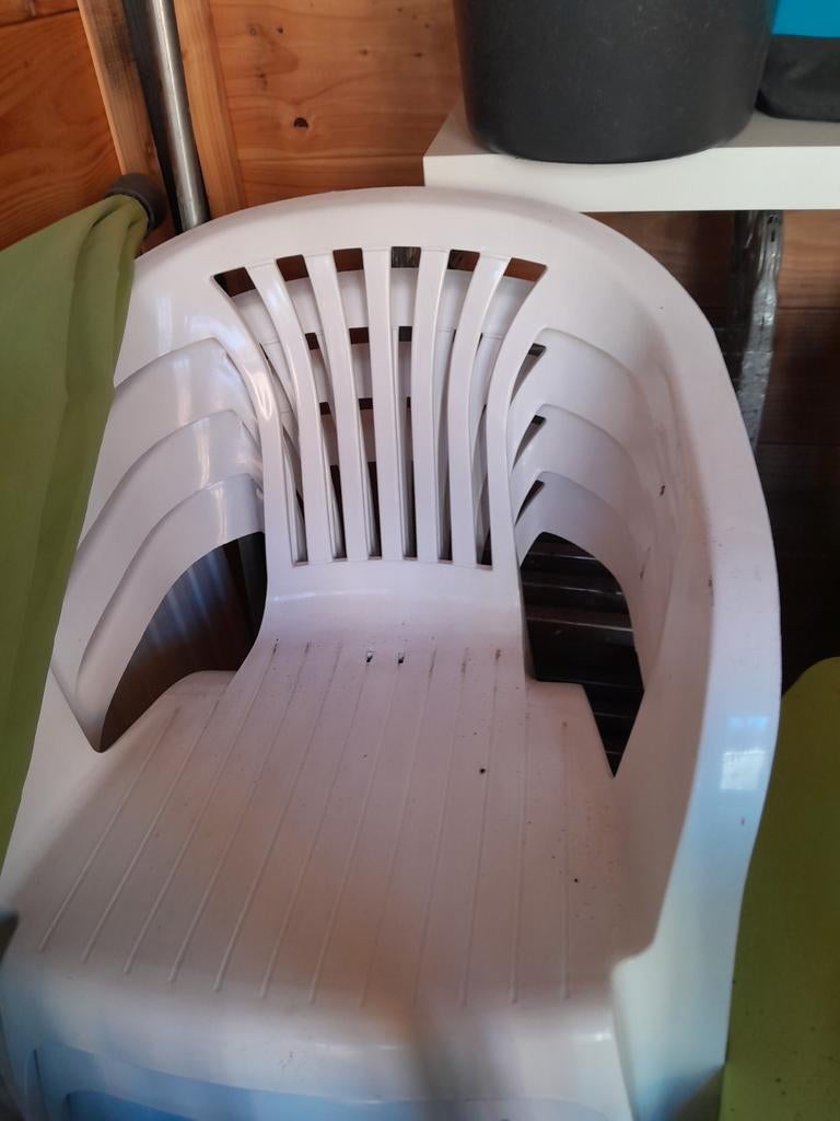 Set van 4 stapelbare witte plastic tuinstoelen, Tuin en Terras, Tuinstoelen, Gebruikt, Plastic, Stapelbaar, Ophalen