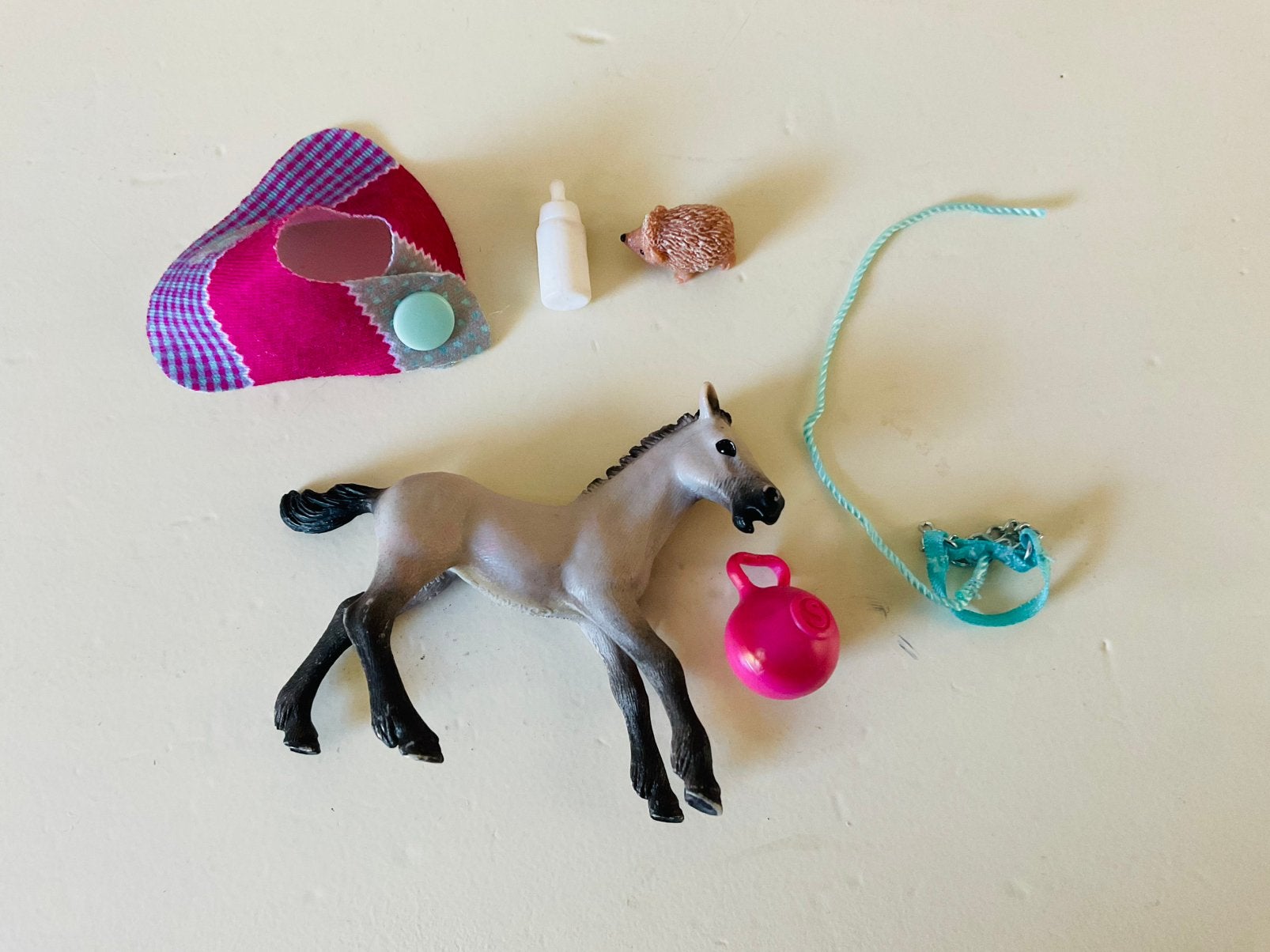 Schleich speelset veulen met bal 42534, Verzenden, Zo goed als nieuw, Paard, Beeldje of Figuurtje