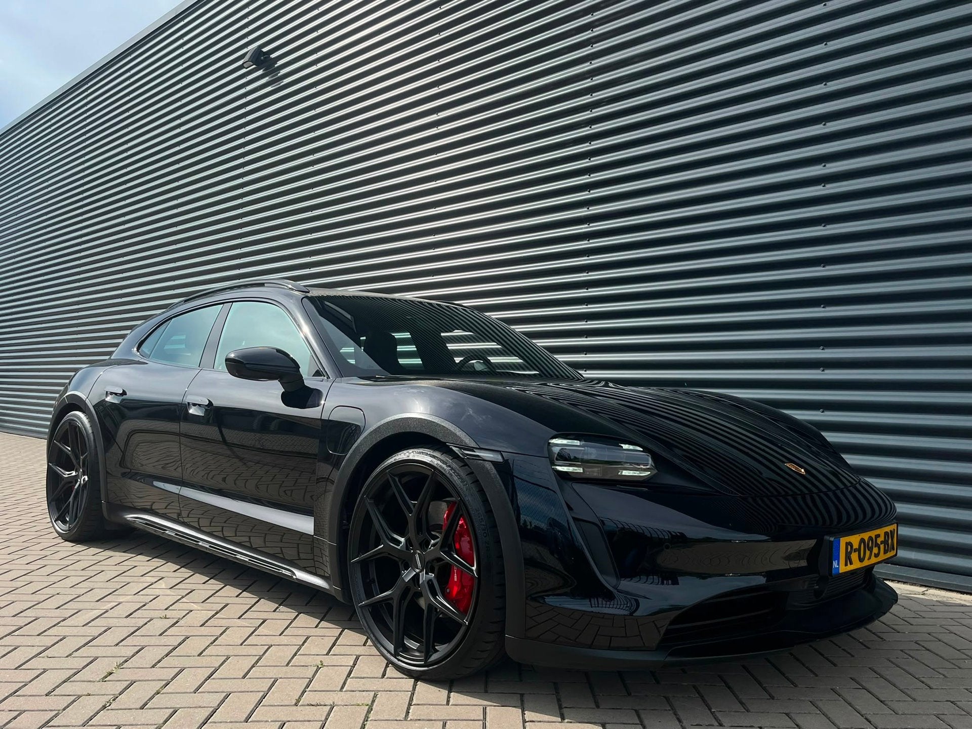 Porsche Taycan Cross Turismo 4S 93 kWh | Chrono | Duel Displ, Auto's, Automaat, Dealer onderhouden, Zwart, 124 €/maand