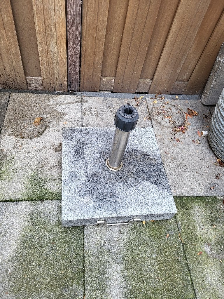 Gepolijst granieten parasolvoet, Ophalen, Zo goed als nieuw, Minder dan 1 meter, Parasolvoet