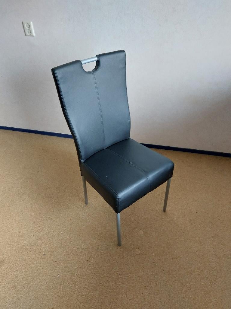 Eetkamerstoel, Ophalen, Twee, Zwart, Zo goed als nieuw