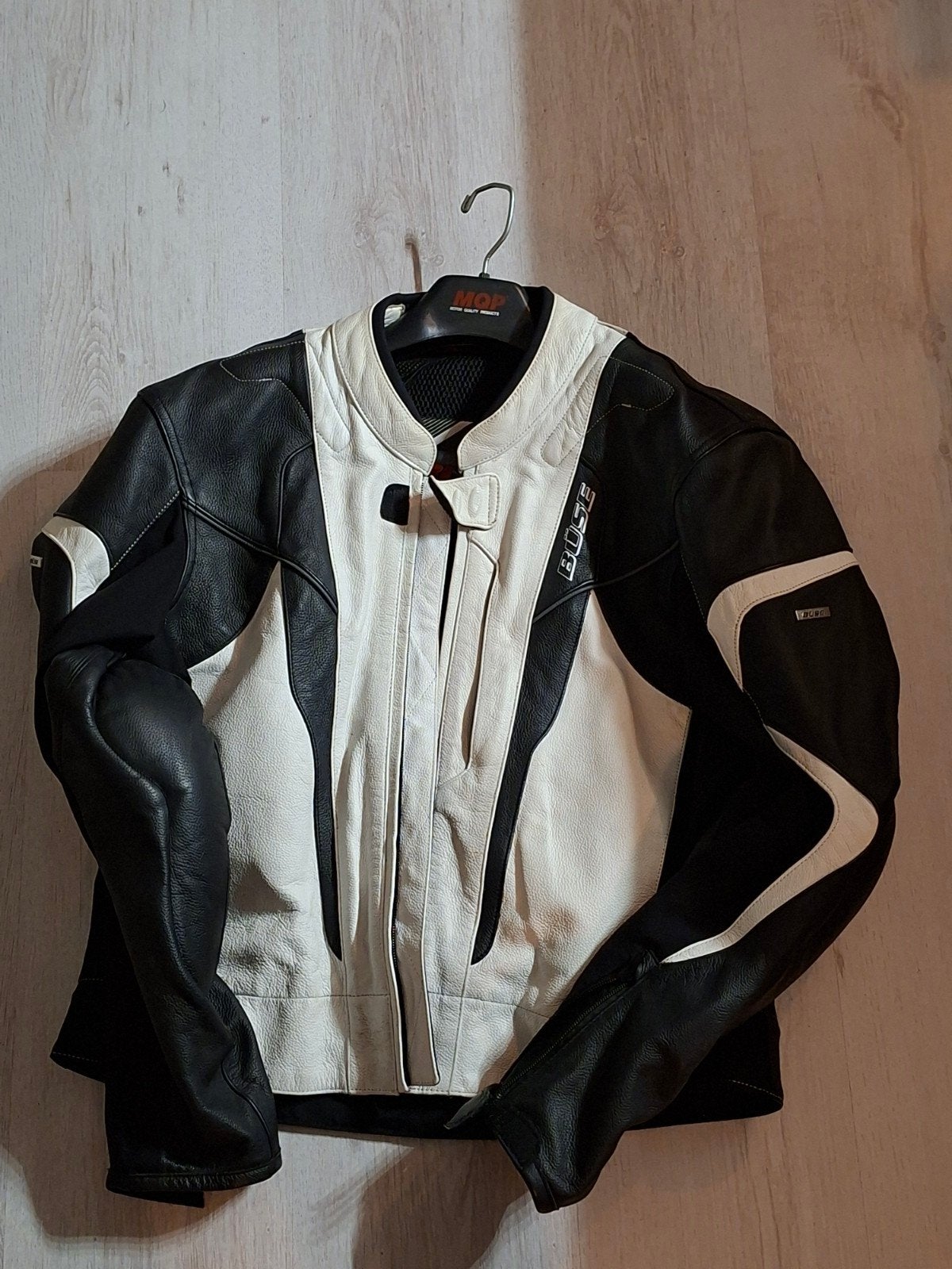 Büse Leren Motorpak (2-delig) – Zwart/Wit – Maat 56 (UK 46), Ophalen, Büse, Tweedehands, Heren