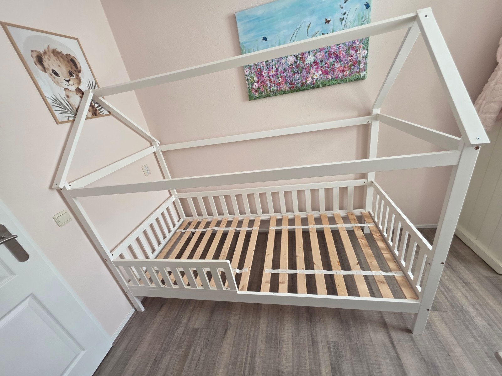 Huisjesbed 90x200 cm - Wit kinderbed, Ophalen, 90 cm, Eenpersoons, Zo goed als nieuw