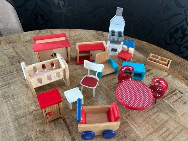 Vintage houten poppenhuis meubels., Ophalen of Verzenden, Gebruikt, Poppenhuis
