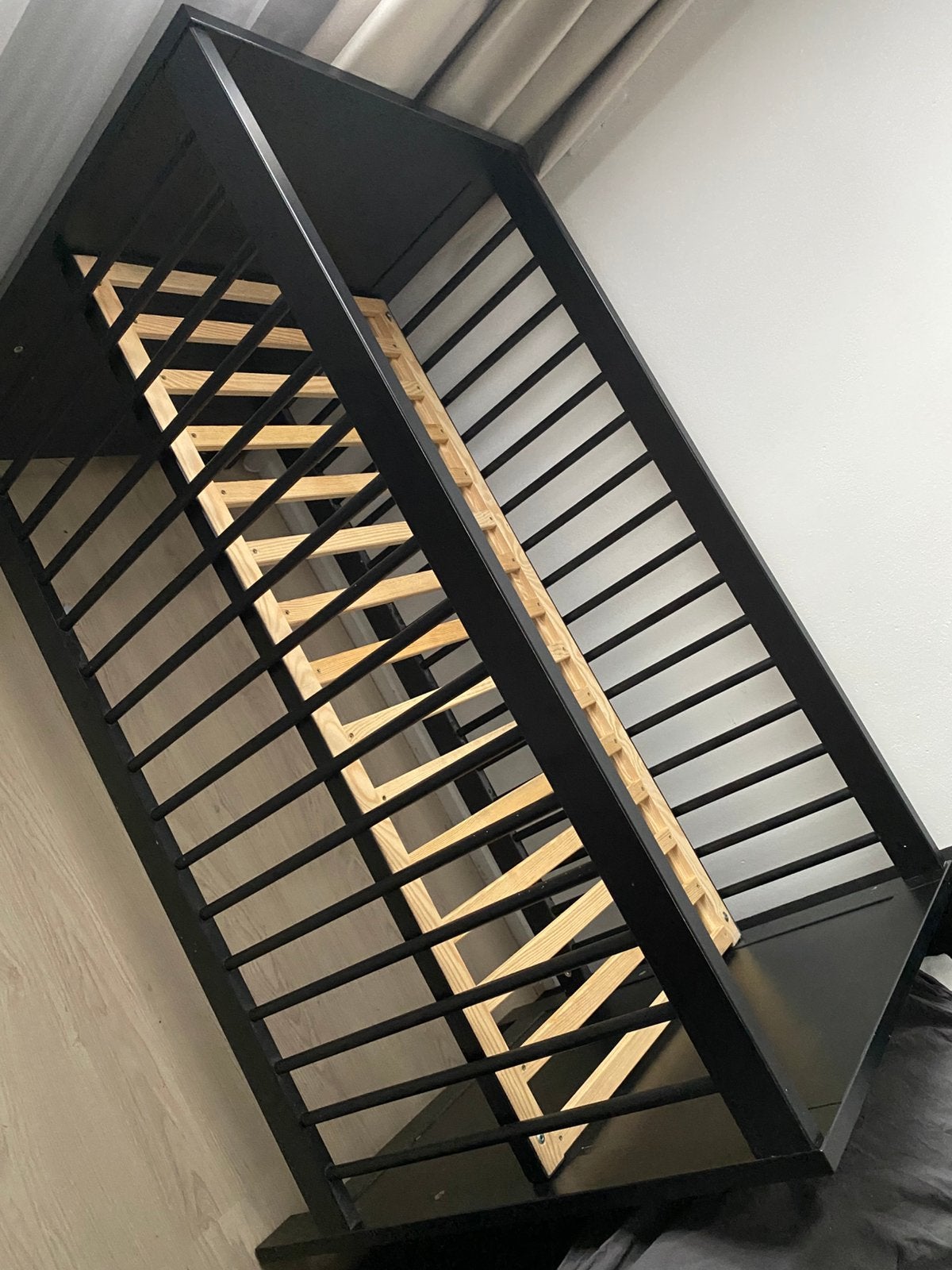 Europe baby ledikant zwart, Kinderen en Baby's, Ophalen, Zo goed als nieuw, Minder dan 140 cm, Minder dan 70 cm