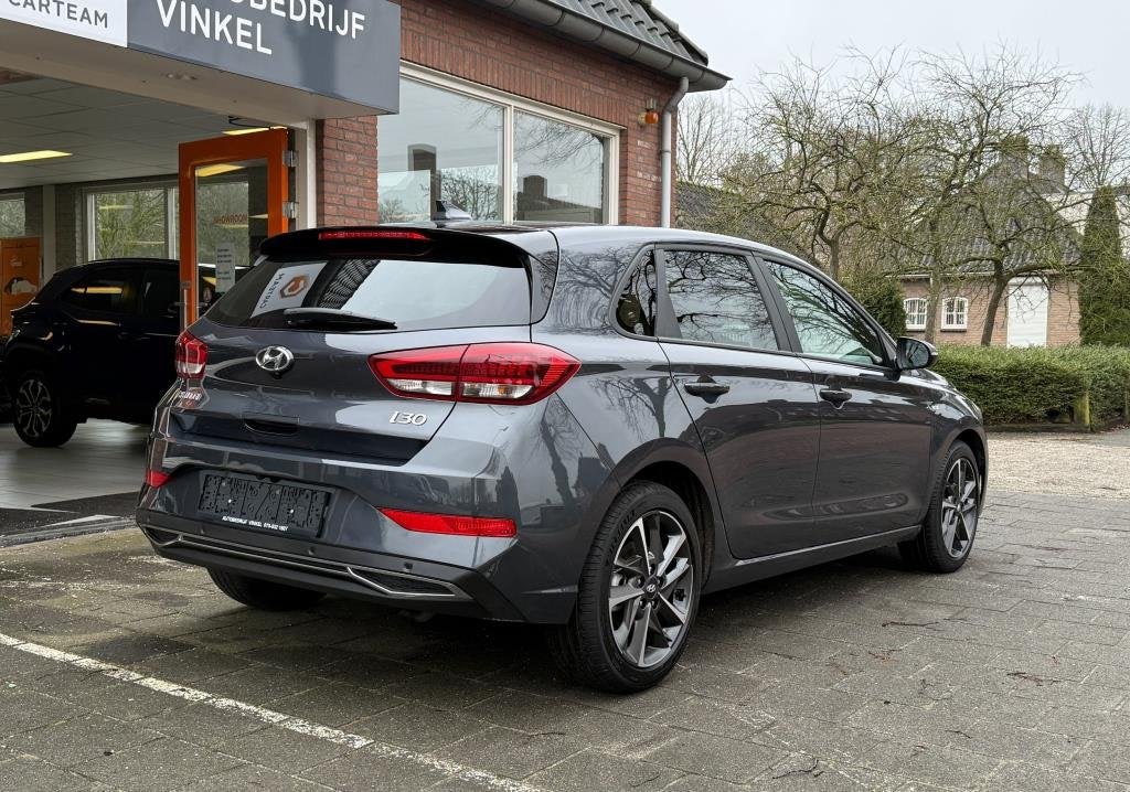 Hyundai I30 1.5 T-GDi MHEV Premium*Camera*Carplay*Cruisecont, Voorwielaandrijving, Dealer onderhouden, Stof, Gebruikt