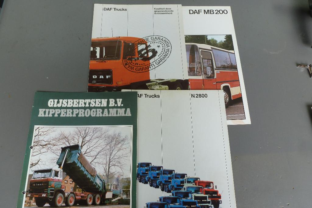 DAF trucks en bus folders folderset, Boeken, Ophalen of Verzenden, Gelezen, Overige merken