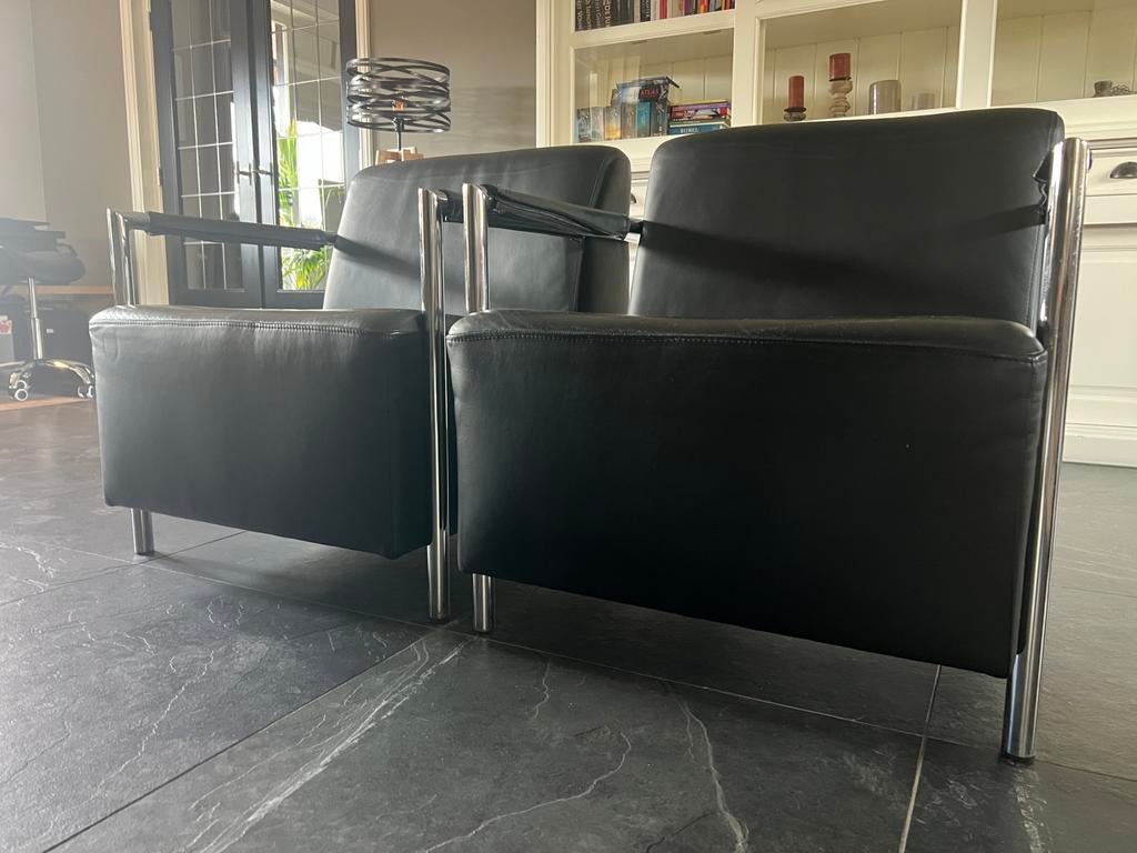 2 Zwarte Leren Fauteuils met RVS Leuningen, Ophalen, Gebruikt, 50 tot 75 cm, Leer