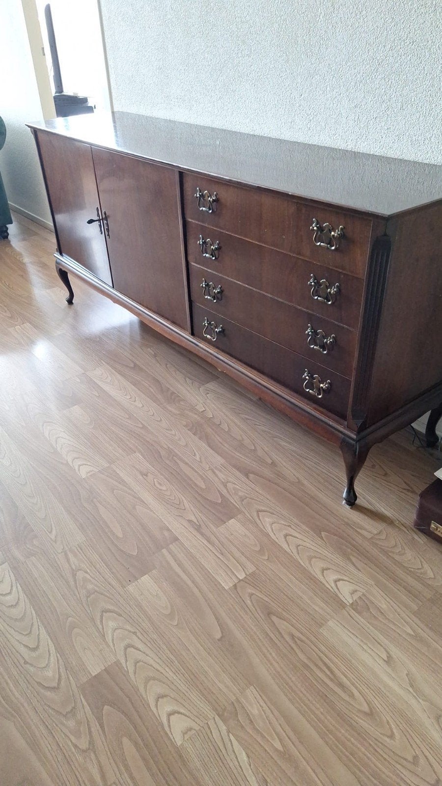 Notenhout Queen Ann dressoir 186 cm breed