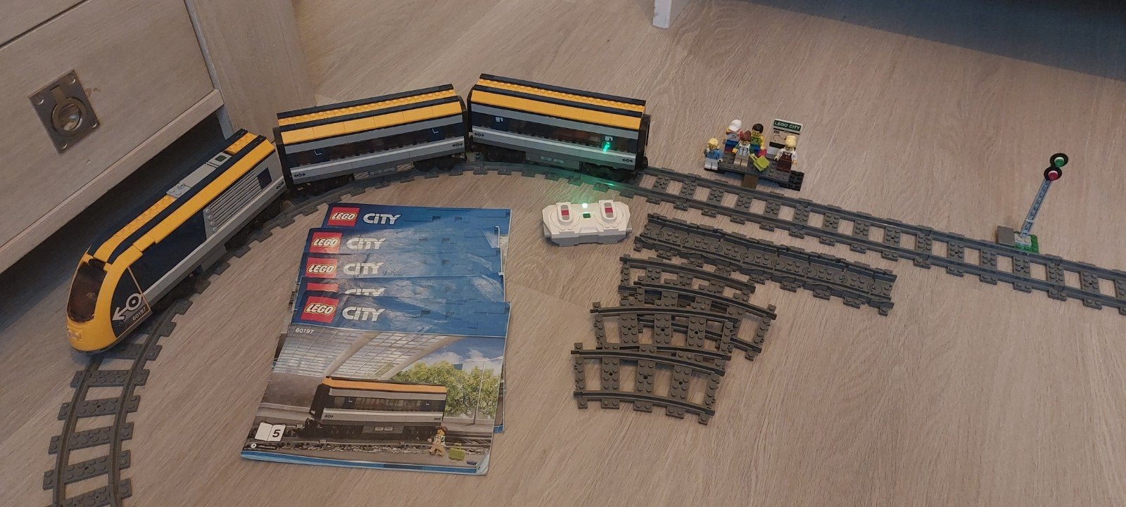 LEGO City Passagierstrein 60197 met extra rails  60205, Ophalen of Verzenden, Zo goed als nieuw, Overige merken