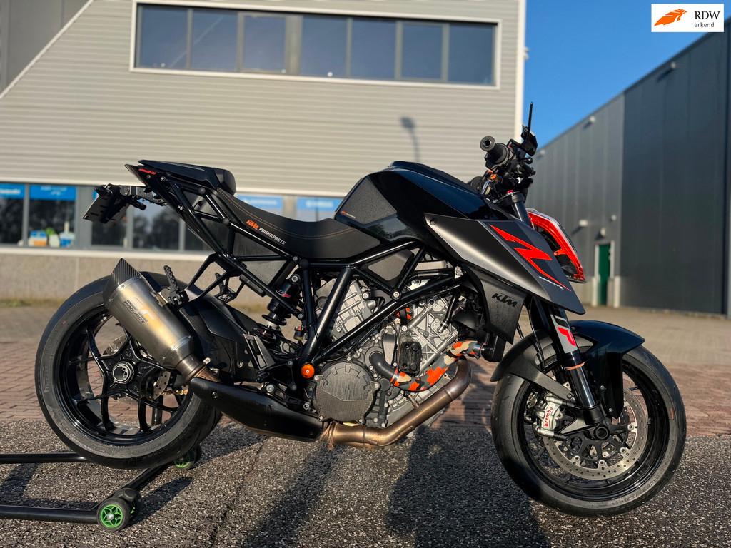 KTM Tour 1290 SuperDuke R ABS Black Edition NIEUWSTAAT!, Motoren, Motoren | KTM, Ktm, Bedrijf, Meer dan 35 kW, Mattighofen
Mattighofen  Mattighofen, AT