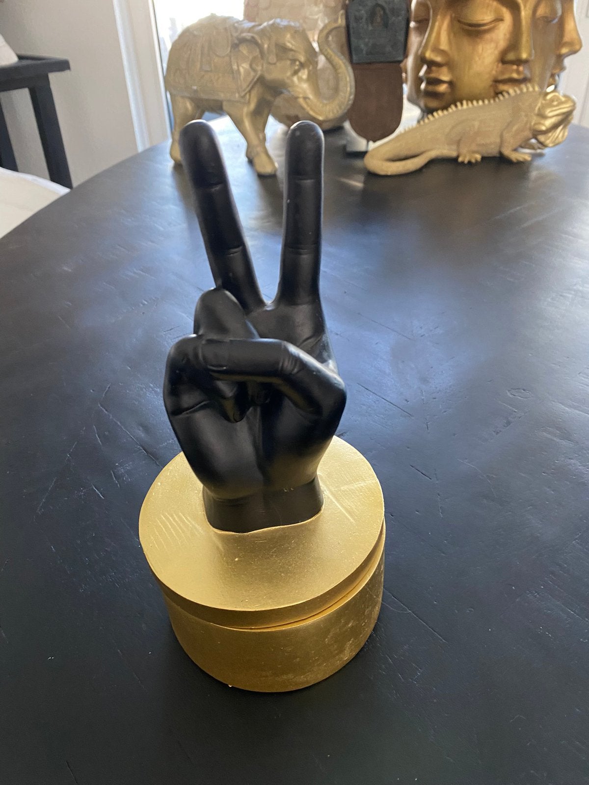 Doosje ,Richmond,hand met peace teken,goud/zwart, Ophalen