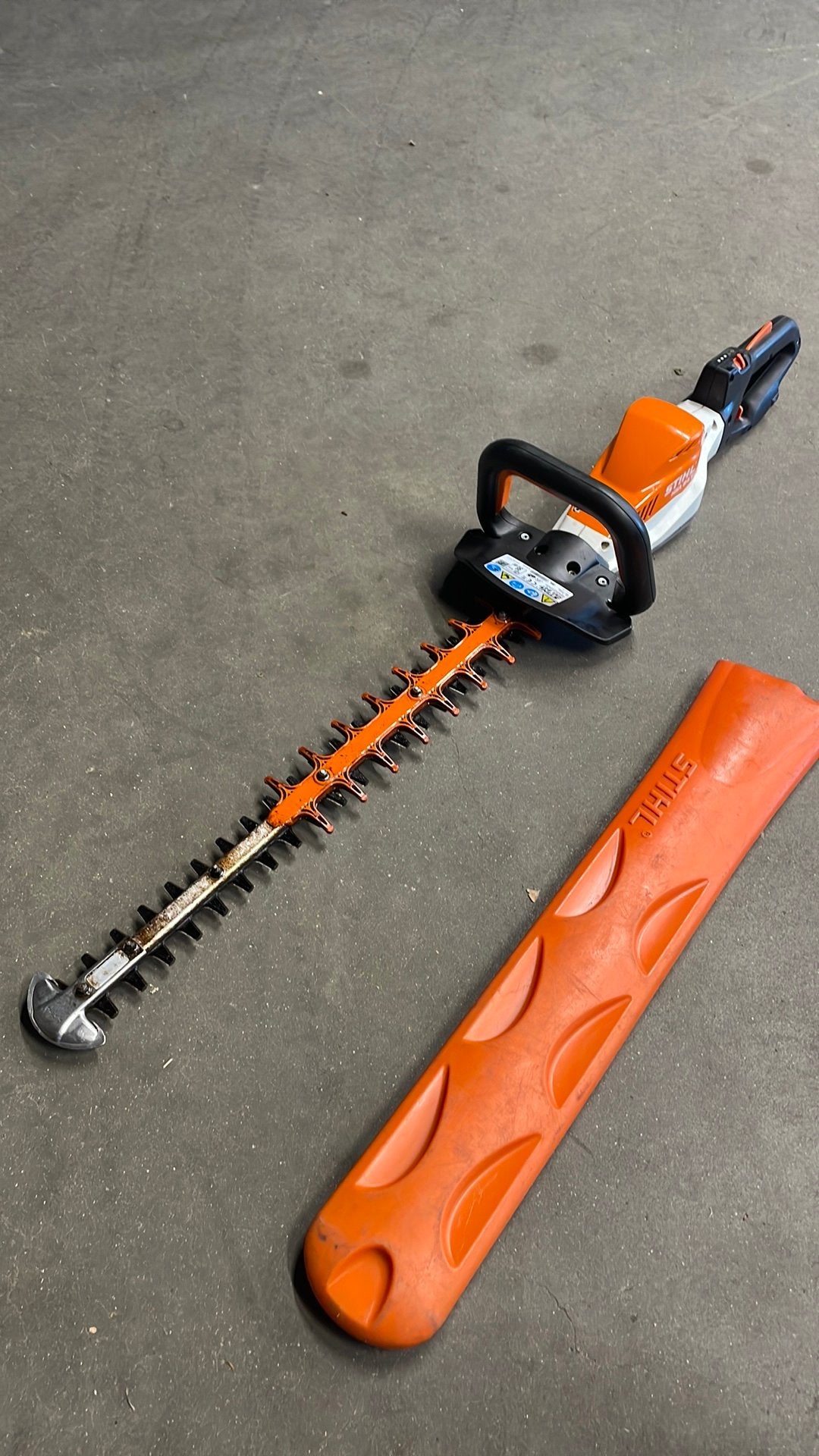 Stihl HSA 94T 60 cm heggenschaar, Ophalen, Zo goed als nieuw, Accu