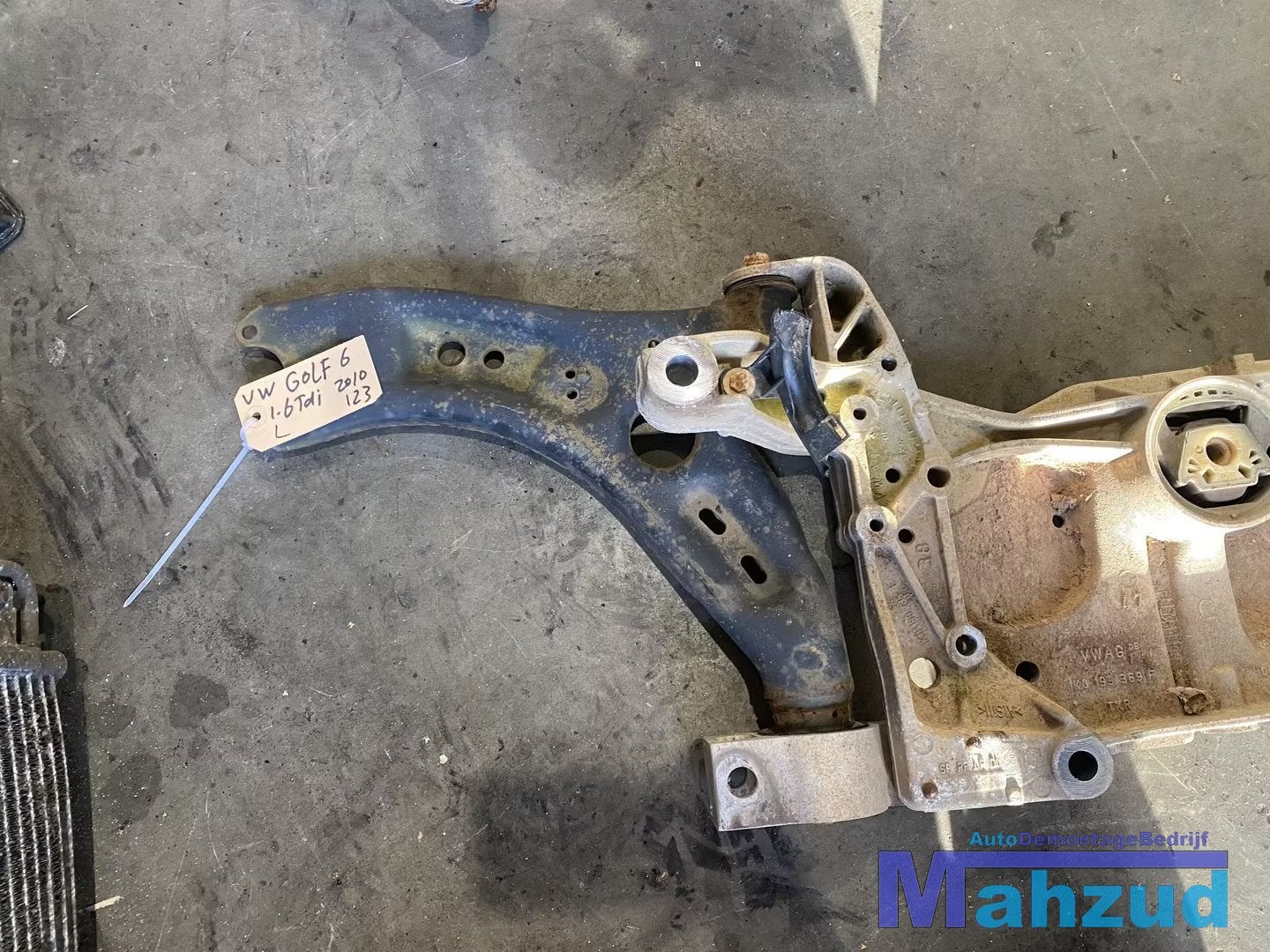 VW GOLF 6 Subframe Draagarm links rechts set 2009-2012, Gebruikt, Volkswagen, Volkswagen AG, Berliner Ring 2
38440  Wolfsburg, DE