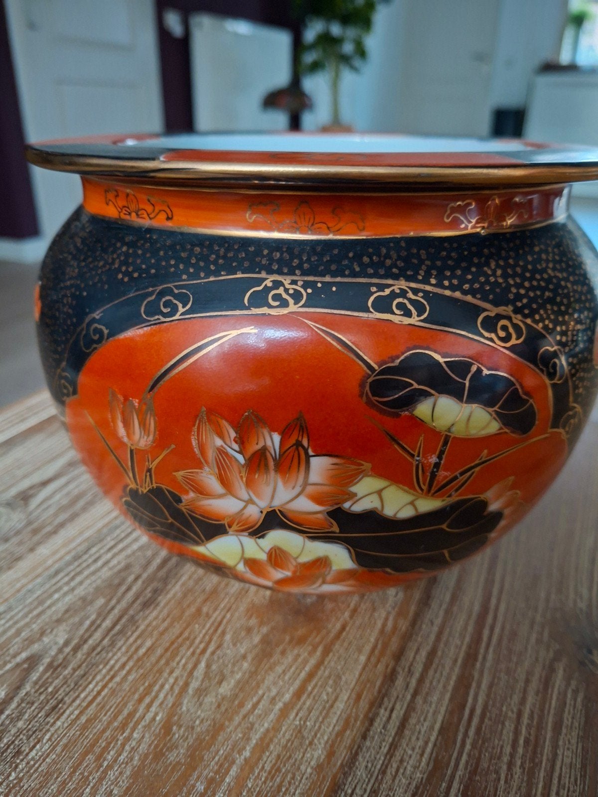 Antieke Japanse Satsuma Stijl Pot met Lotusdecor, Antiek en Kunst, Antiek | Vazen, Ophalen of Verzenden