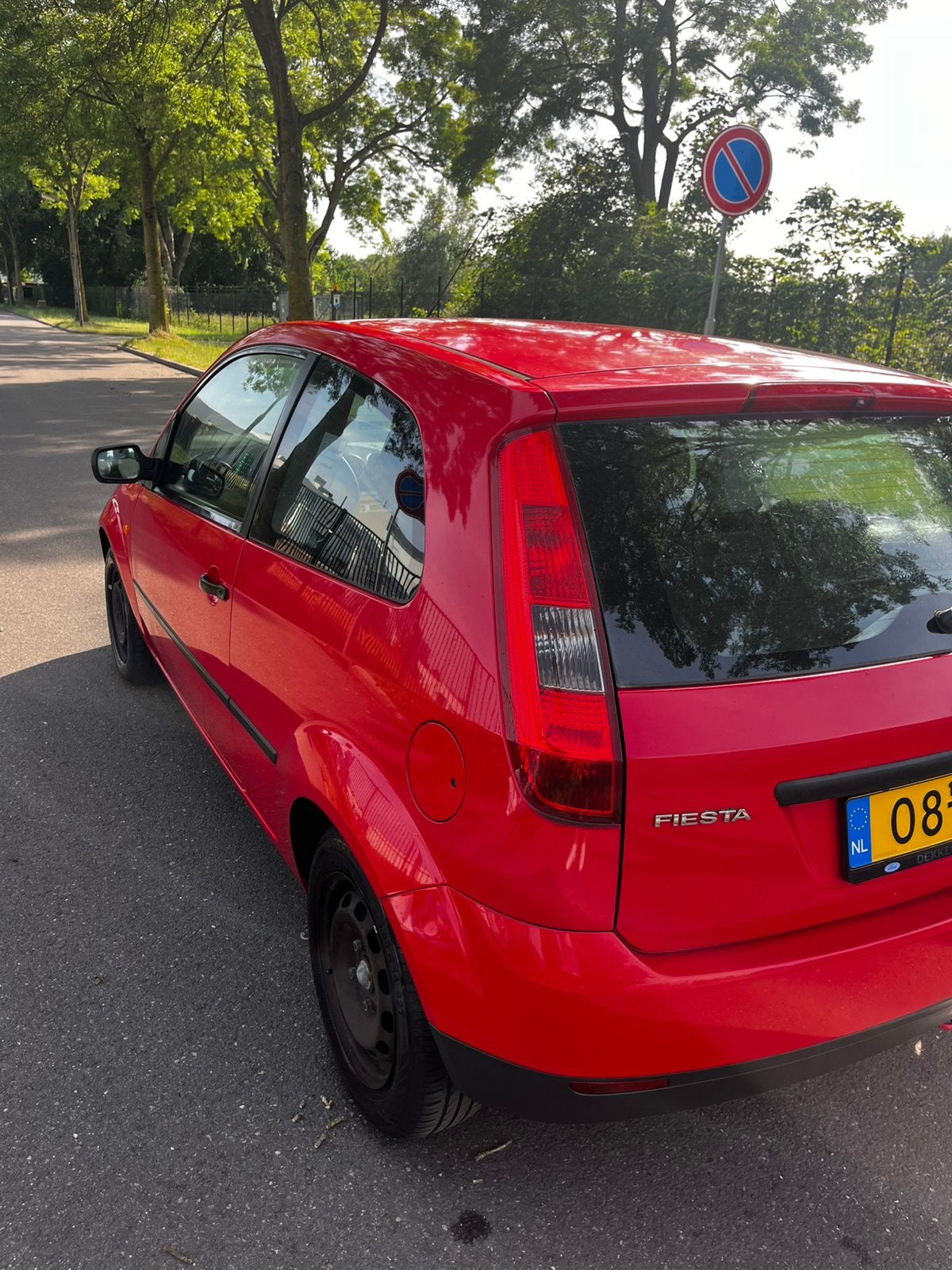 Ford Fiësta 1.3 8V 3DR 2004 Rood, Auto's, 1299 cc, 40 €/maand, 4 cilinders, Origineel Nederlands