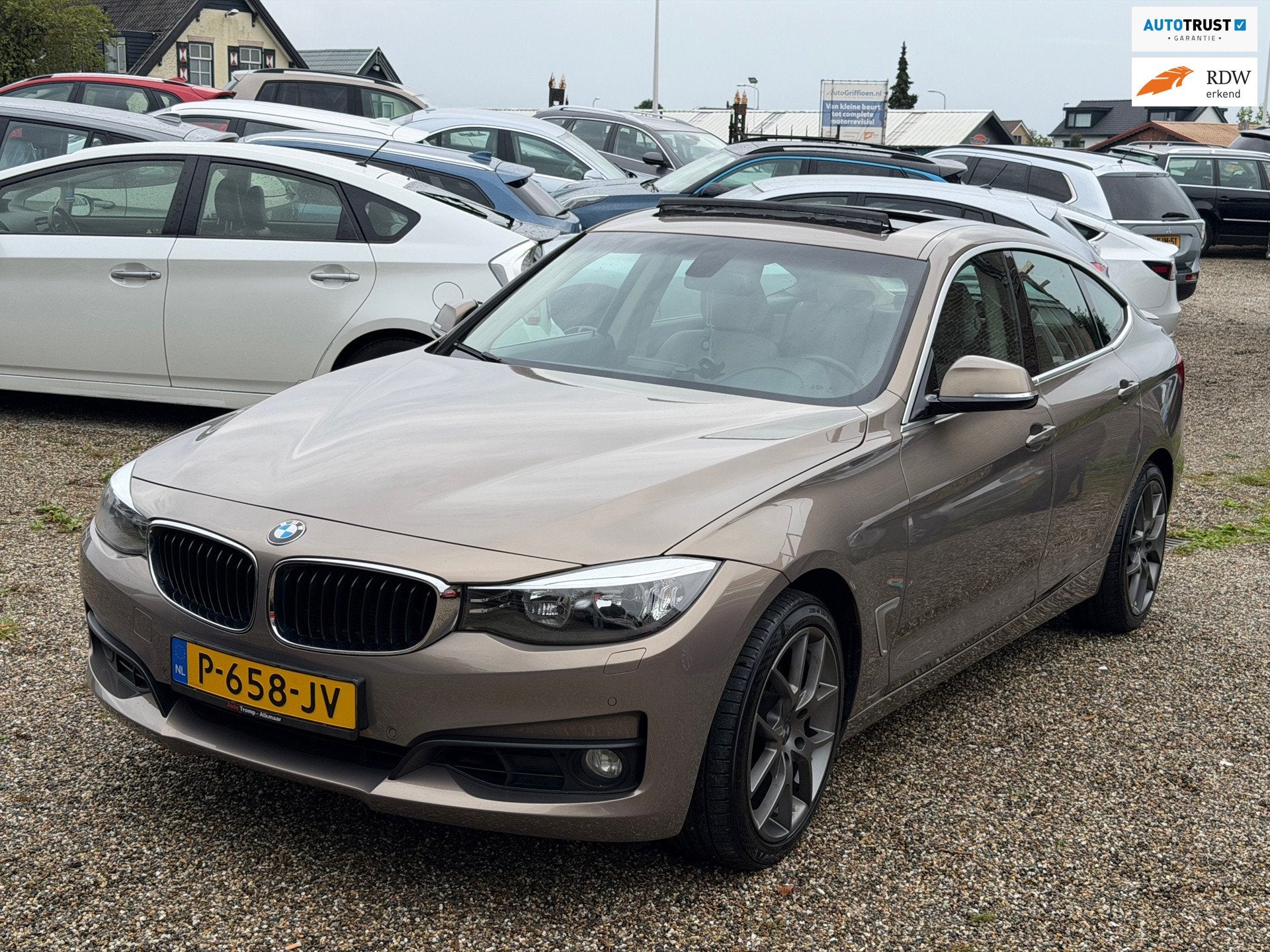 BMW 3 SERIES 3-serie Gran Turismo 320i High Executive|PANO|C, Auto's, Gebruikt, 4 cilinders, Bruin, 163 pk