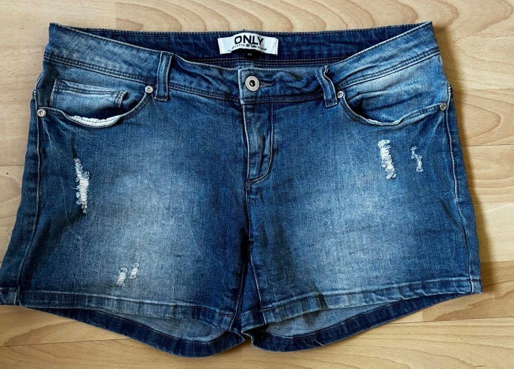 Korte spijkerbroek, jeans, broek, short van Only mt. 32, L, Kleding | Dames, Overige kleuren, ., Ophalen of Verzenden, Zo goed als nieuw