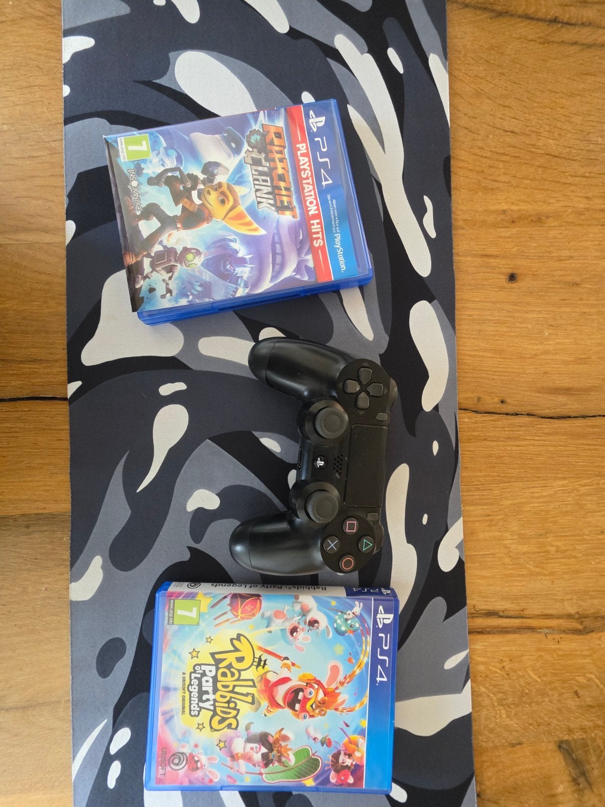 PS4 Controller + Ratchet & Clank + Rabbids Party of Legends, Ophalen