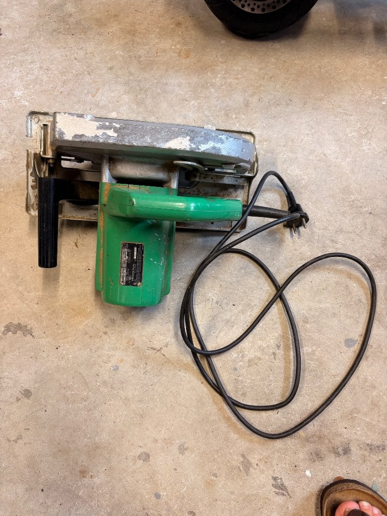 Goed werkende Hitachi Handcirkelzaag, Doe-het-zelf en Verbouw, Gereedschap | Zaagmachines, Ophalen, Gebruikt, Cirkelzaag, 30 tot 70 mm