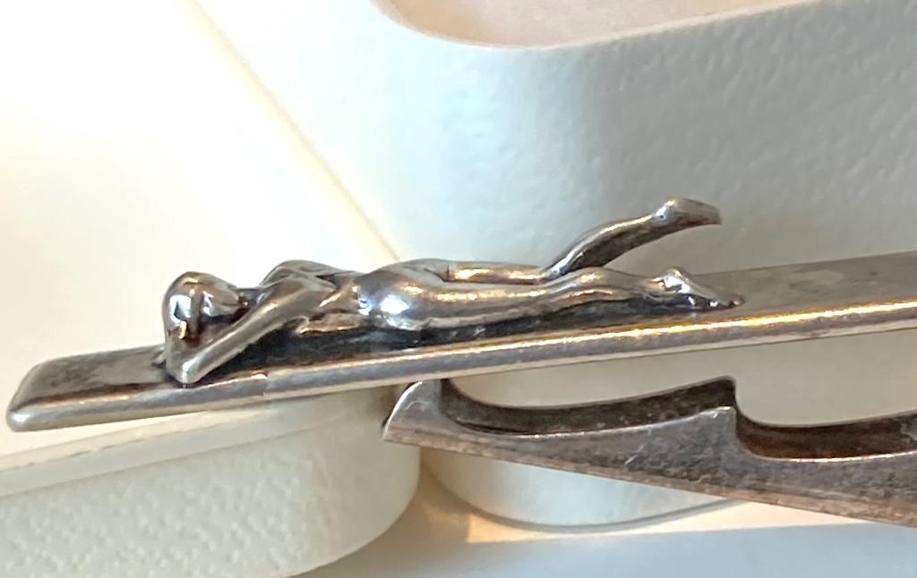 Zilveren vintage stropdas speld met sexy figuur, Ophalen of Verzenden, Zo goed als nieuw