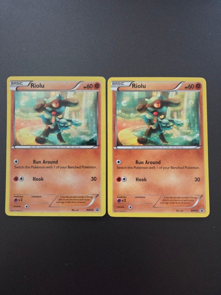 pokemon black & white promos BW33 Riolu non-holo cosmos holo, Ophalen of Verzenden, Zo goed als nieuw, Meerdere kaarten, Foil