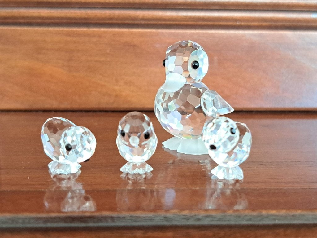 Swarovski beeldjes set van eend met 3 kuikens, Ophalen of Verzenden, Zo goed als nieuw, Figuurtje