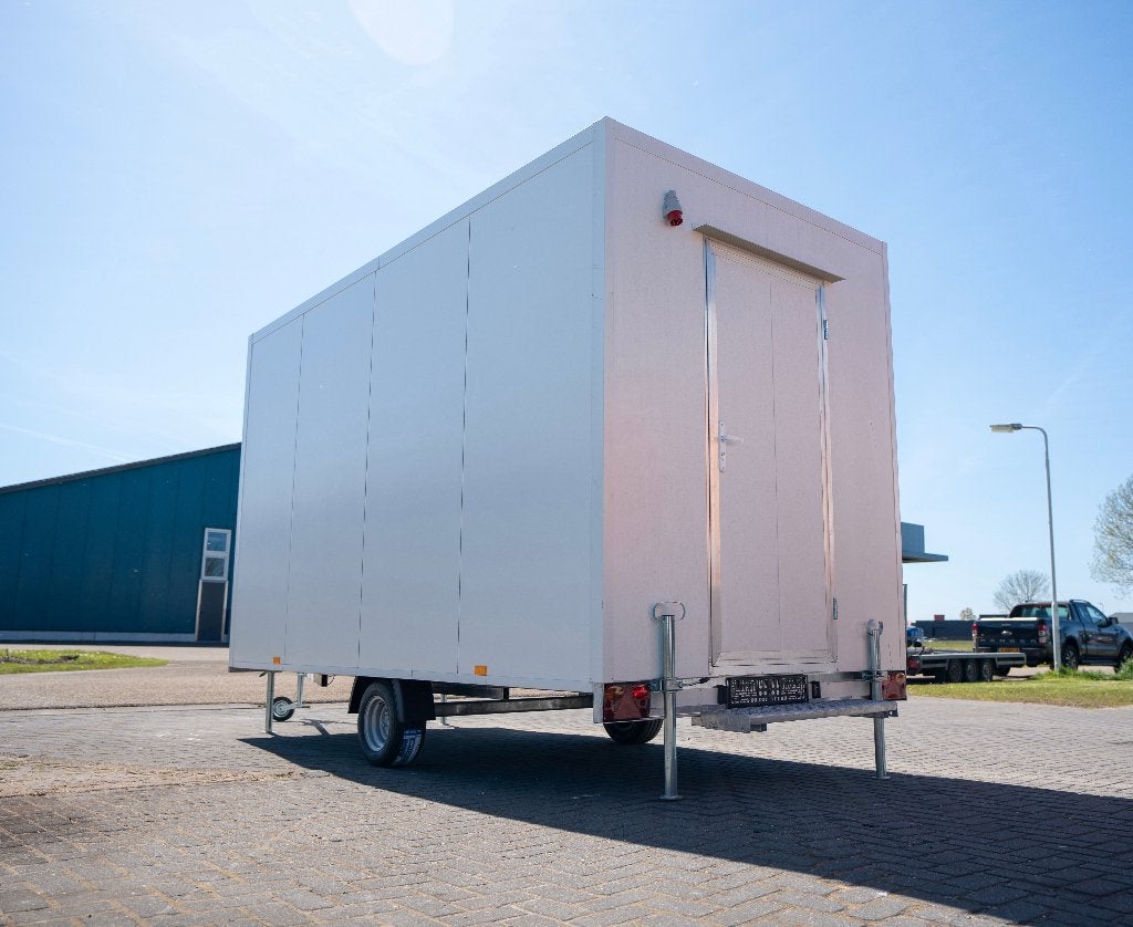 Nieuwe snelverkeer schaftwagen / bouwkeet 4 x 2 meter, Ophalen