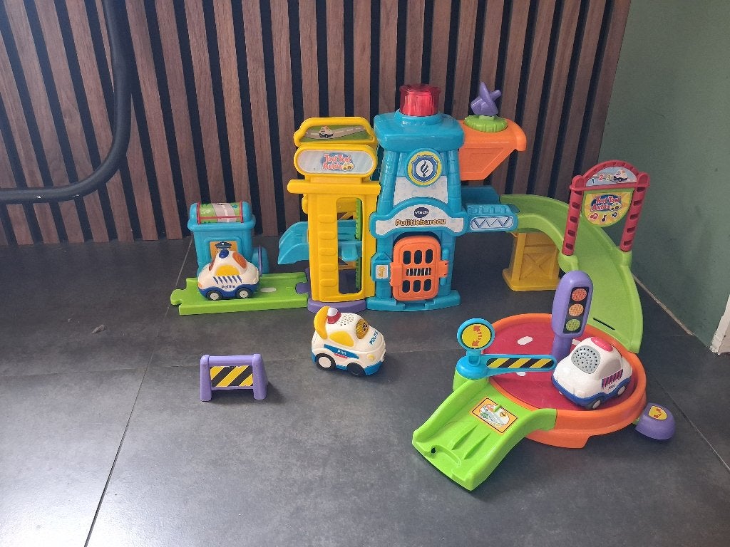 VTech Toet Toet Auto's Politiebureau en Parkeergarage, Kinderen en Baby's, Speelgoed | Vtech, Ophalen of Verzenden, Gebruikt, 6 maanden tot 2 jaar
