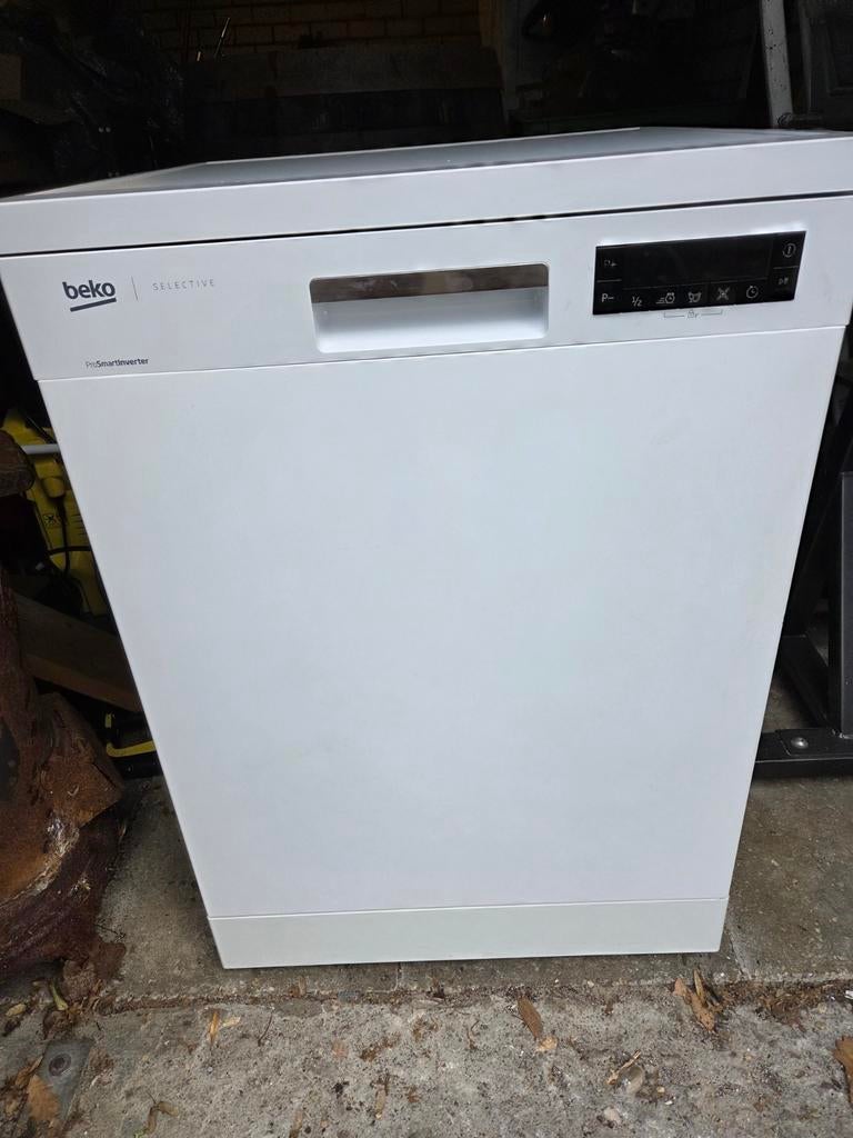 Nette en goed werkende beko vaatwasser vrijstaand!, Witgoed en Apparatuur, Vaatwasmachines, Ophalen, 85 tot 90 cm