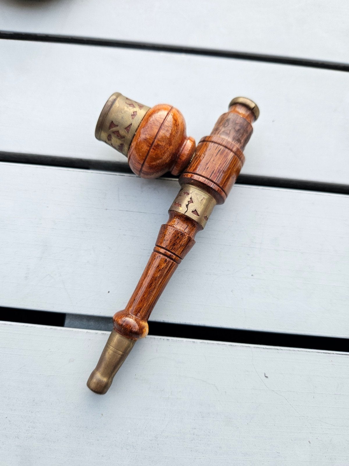 Mooie houten pijp met messing accenten, zeer nette staat, Verzamelen, Ophalen of Verzenden, Zo goed als nieuw, (Water)pijp