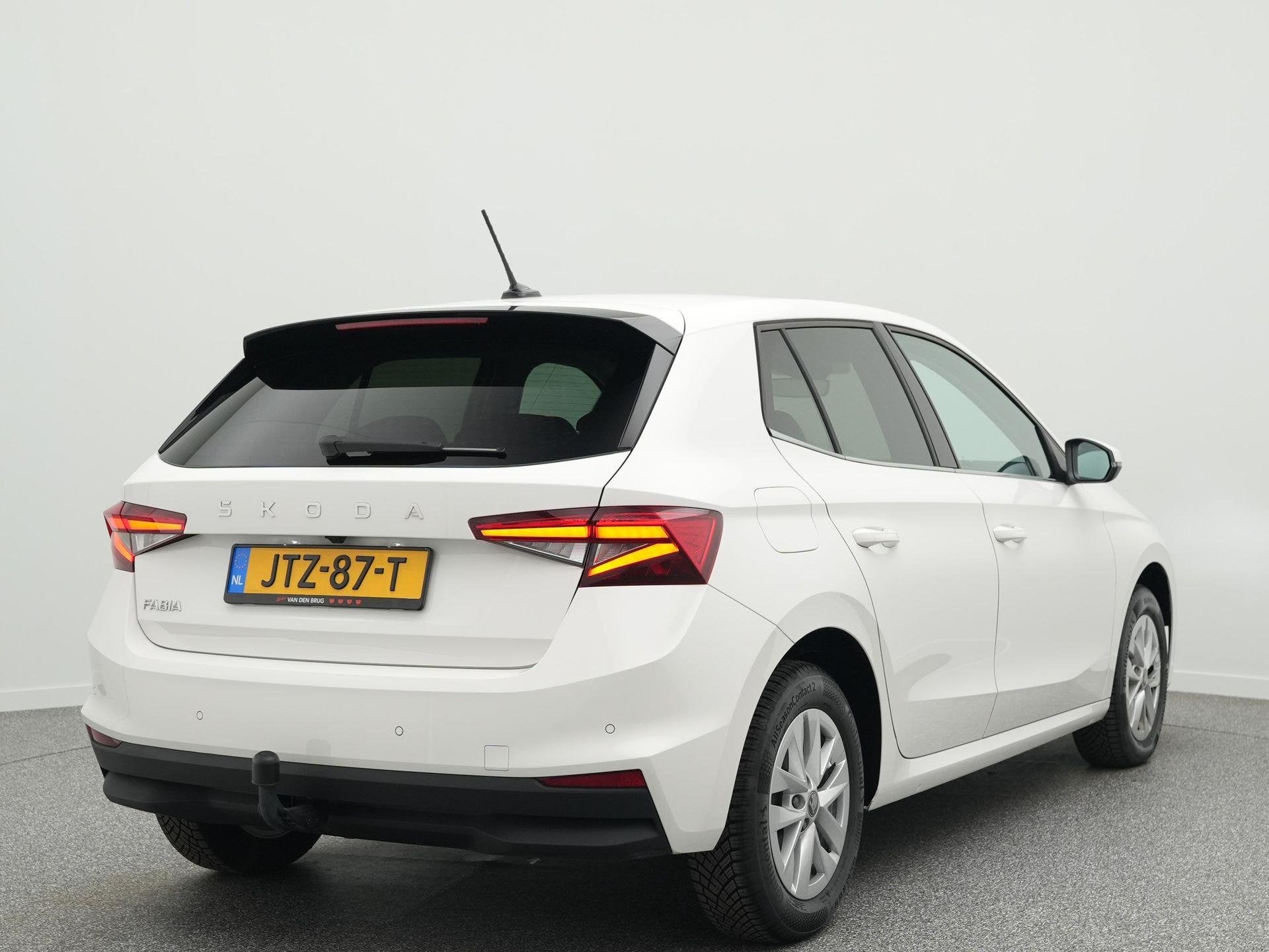 Skoda Fabia 1.0 TSI 115pk AUTOMAAT Business Edition | Trekha, Auto's, Stof, Gebruikt, 1098 kg, 116 pk