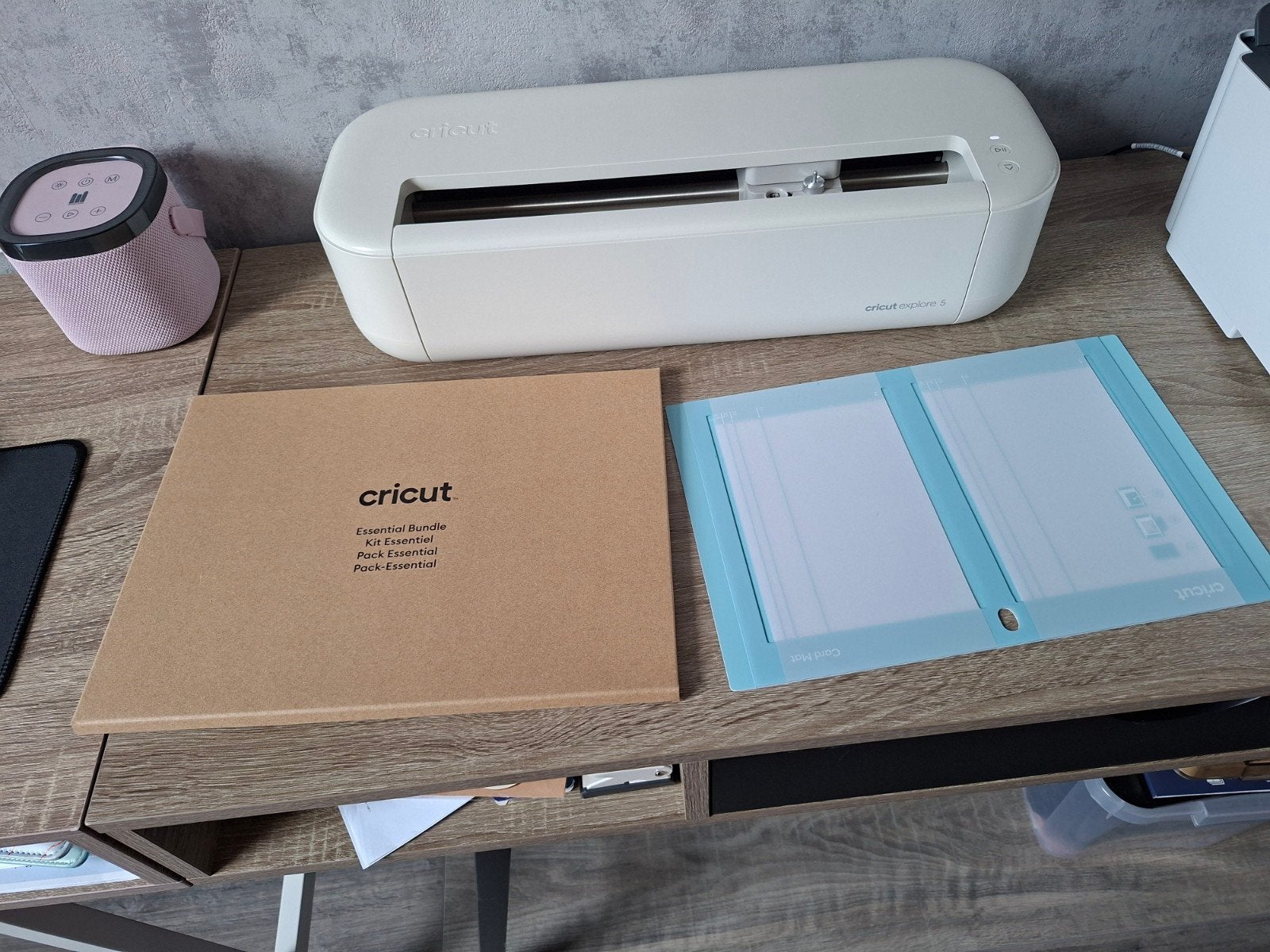 Cricut Explore 5 machine met Essential Bundle, Hobby en Vrije tijd, Ophalen, Geschikt voor karton, Nieuw, Kunststof