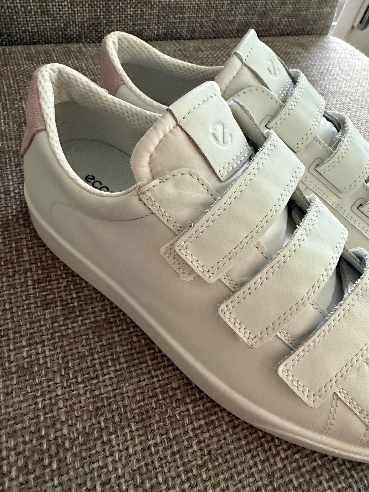 Nieuwe Ecco sneakers met klittenband, maat 39, Kleding | Dames, Schoenen, Ophalen, Nieuw, Wit, Sneakers of Gympen