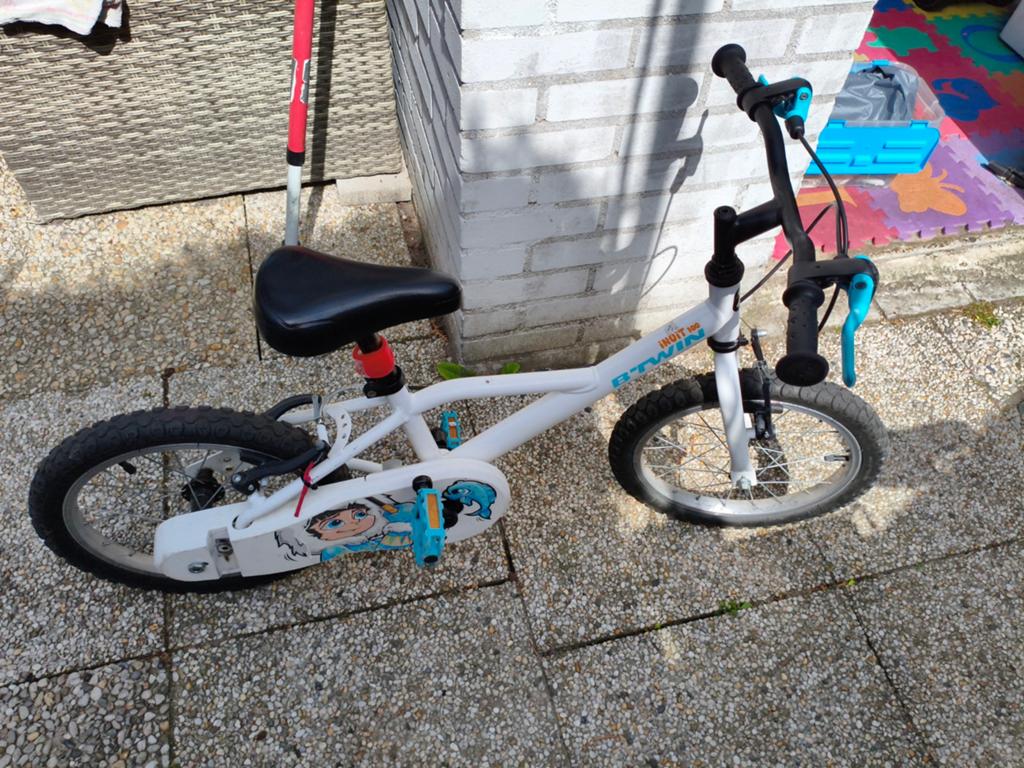 B'Twin kinderfiets 16 inch met zijwieltjes, Ophalen of Verzenden, Gebruikt, 16 tot 20 inch, Zijwieltjes