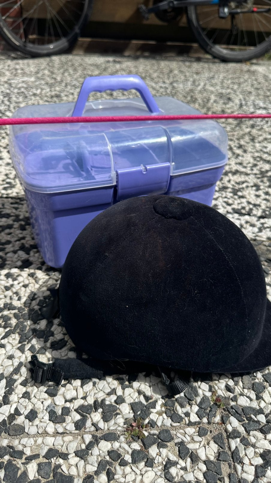 Complete paardrij-accessoires – cap en poetsset, Ophalen, Zo goed als nieuw