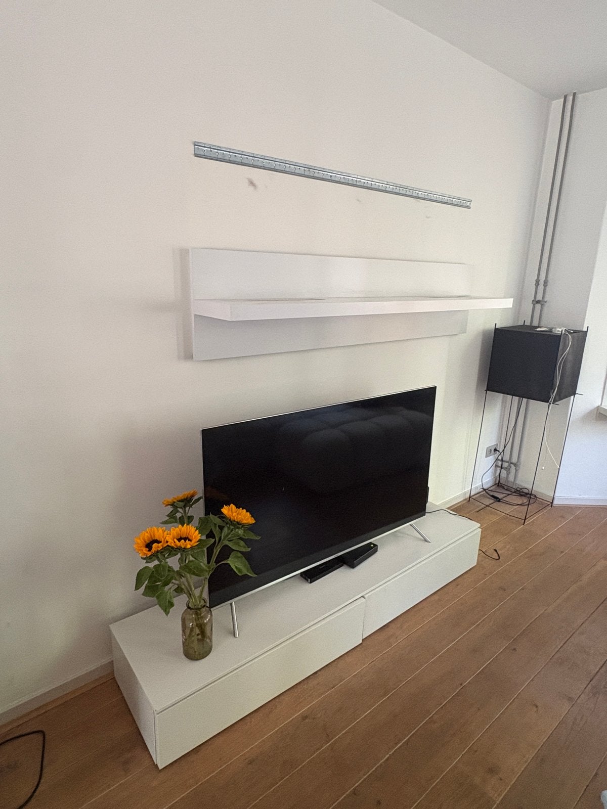 Tv meubel met 2 hangende planken en opbergruimtes, Ophalen, Overige materialen, Gebruikt, 150 tot 200 cm