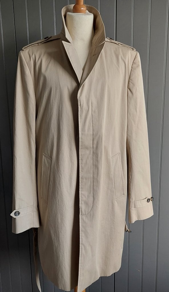 Van Gils regen jas met ceintuur in maat 54 Nieuw!, Maat 52/54 (L), Verzenden, Beige, Nieuw