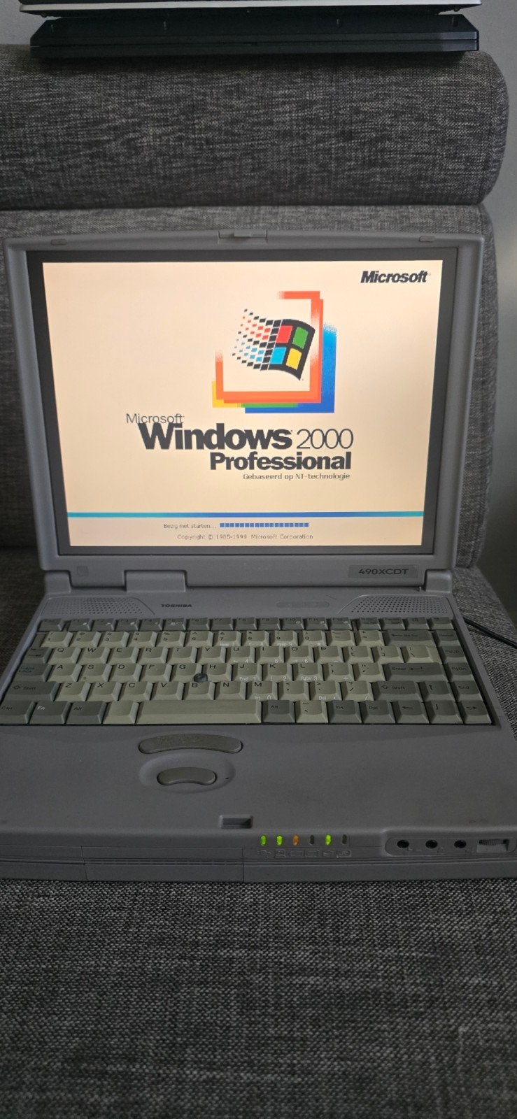 Vintage Toshiba Satellite Pro 490XCDT Laptop (Windows 2000), Computers en Software, Vintage Computers, Ophalen of Verzenden, Toshiba
