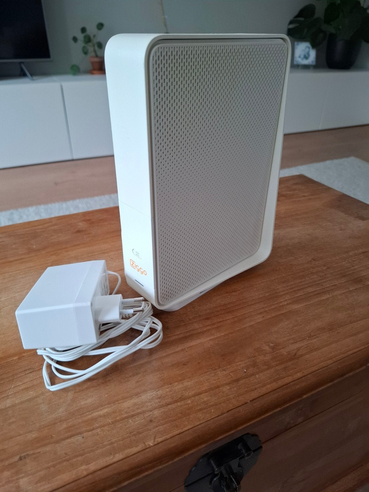 Ziggo Connectbox Modem tg2492lg-zg, Computers en Software, Routers en Modems, Ophalen, Zo goed als nieuw, Router met modem, Ziggo